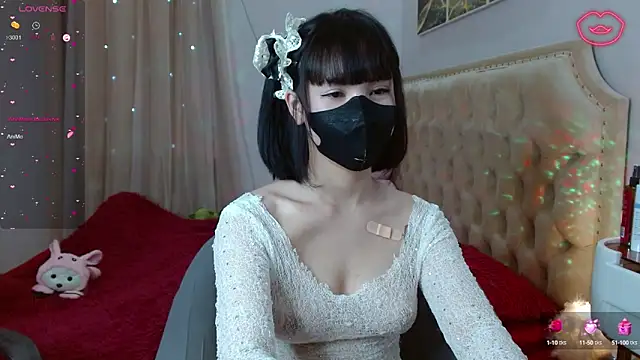 Snapshot of Ly____ chatting on December 19, 2024, 7:18 am Ly online show from December 19, 2024, 7:18 am