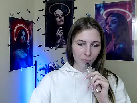 StrangerGi online show from November 4, 2025, 1:10 pm