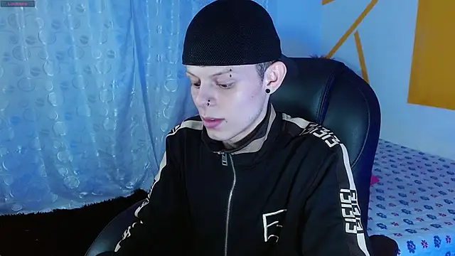 Snapshot of Matthew_Boy_ chatting on December 15, 2024, 4:51 am Matthew Boy online show from December 15, 2024, 4:51 am