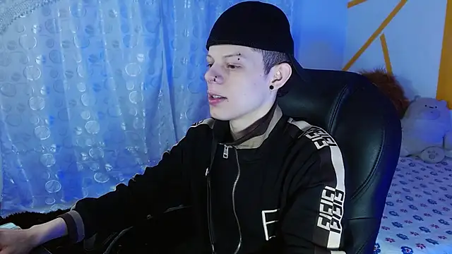 Snapshot of Matthew_Boy_ chatting on December 19, 2024, 7:18 am Matthew Boy online show from December 19, 2024, 7:18 am