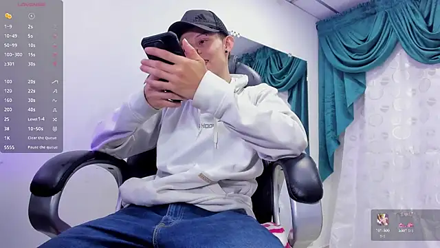 Snapshot of Matthew_Boy_ chatting on January 17, 2025, 5:00 am Matthew Boy online show from January 17, 2025, 5:00 am