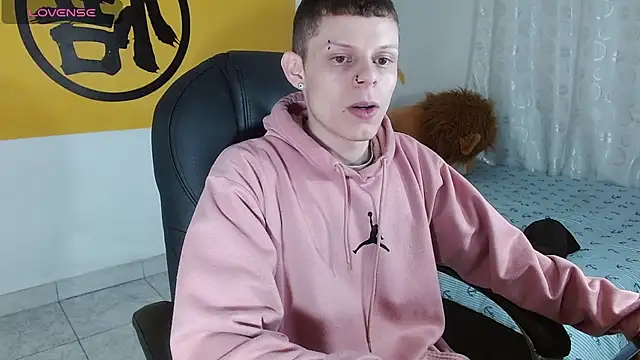 Snapshot of Matthew_Boy_ chatting on February 26, 2025, 4:58 am Matthew Boy online show from February 26, 2025, 4:58 am