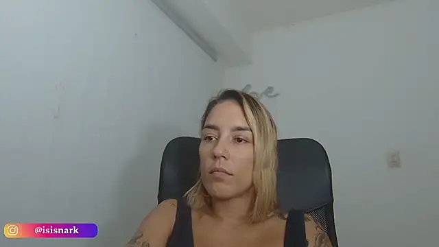 Snapshot of Isis69_ chatting on December 15, 2024, 11:20 pm Isis69 online show from December 15, 2024, 11:20 pm