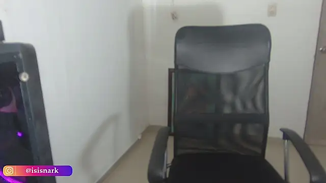 Snapshot of Isis69_ chatting on February 25, 2025, 7:36 pm Isis69 online show from February 25, 2025, 7:36 pm