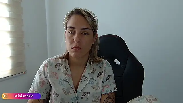 Snapshot of Isis69_ chatting on October 4, 2025, 3:43 pm Isis69 online show from October 4, 2025, 3:43 pm