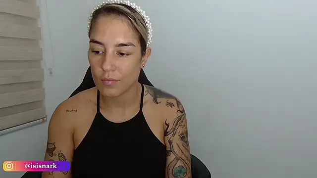 Snapshot of Isis69_ chatting on October 7, 2025, 11:24 pm Isis69 online show from October 7, 2025, 11:24 pm