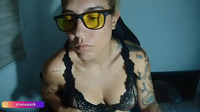 Snapshot of Isis69_ chatting on November 8, 2025, 1:06 am Isis69 online show from November 8, 2025, 1:06 am