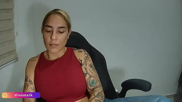 Snapshot of Isis69_ chatting on November 13, 2025, 12:42 am Isis69 online show from November 13, 2025, 12:42 am