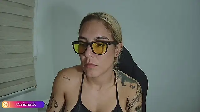 Snapshot of Isis69_ chatting on November 28, 2025, 10:56 pm Isis69 online show from November 28, 2025, 10:56 pm