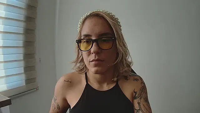 Snapshot of Isis69_ chatting on December 4, 2025, 9:12 pm Isis69 online show from December 4, 2025, 9:12 pm