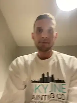 Snapshot of Camcam21 chatting on March 8, 2025, 6:32 am Camcam21 online show from March 8, 2025, 6:32 am