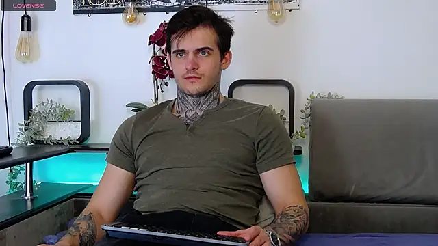 Snapshot of CarterCole chatting on March 8, 2025, 11:37 am CarterCole online show from March 8, 2025, 11:37 am