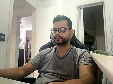 HornyBeachBoyBR online show from June 15, 2026, 1:02 pm