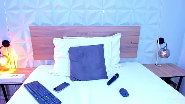 Stacey white  online show from November 1, 2025, 8:22 pm