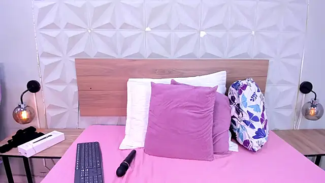 Snapshot of Stacey_white_ chatting on March 27, 2026, 7:57 pm Stacey white online show from March 27, 2026, 7:57 pm