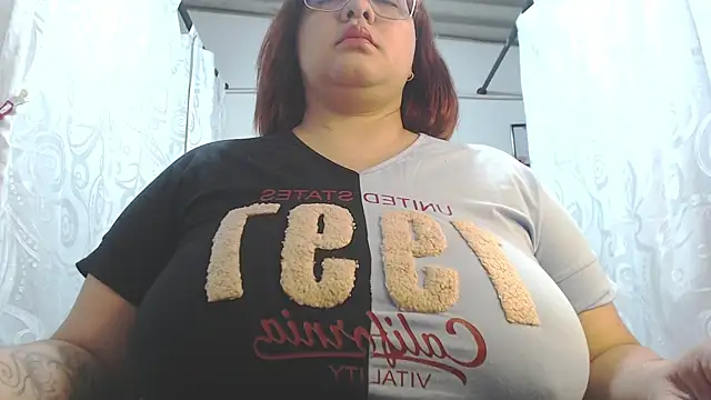 Snapshot of mia_donatto369 chatting on June 4, 2026, 12:33 pm mia donatto369 online show from June 4, 2026, 12:33 pm