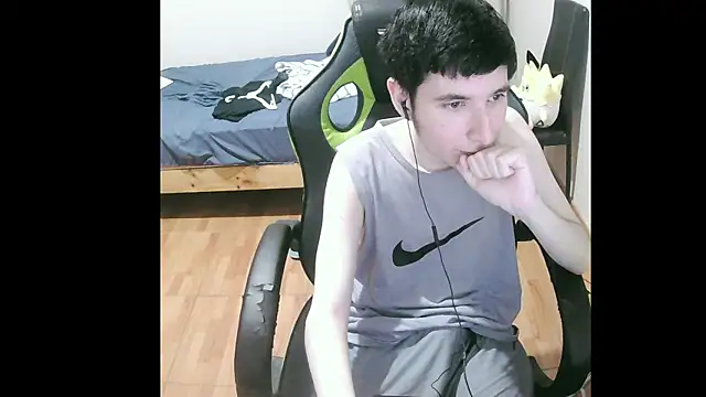 Snapshot of Twink_martinboy chatting on January 6, 2025, 6:14 am Twink martinboy online show from January 6, 2025, 6:14 am