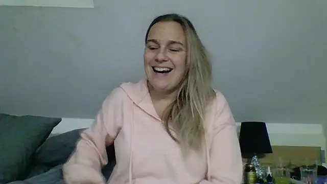 scrummymummy2 online show from January 8, 2026, 10:01 pm