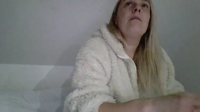 Snapshot of scrummymummy2 chatting on March 11, 2026, 9:10 pm scrummymummy2 online show from March 11, 2026, 9:10 pm