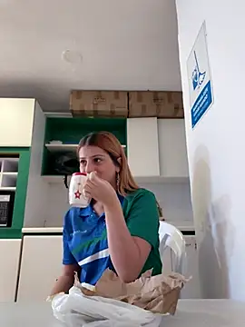 Nahiajhonson  online show from December 20, 2025, 1:18 pm