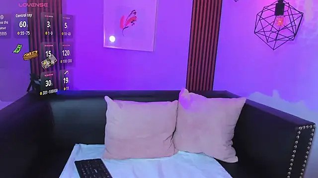 Nahiajhonson  online show from January 8, 2026, 1:13 pm