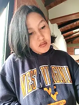 SamaraJay1 online show from November 14, 2025, 1:43 pm