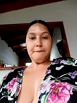 Snapshot of SamaraJay1 chatting on May 3, 2026, 1:28 pm SamaraJay1 online show from May 3, 2026, 1:28 pm