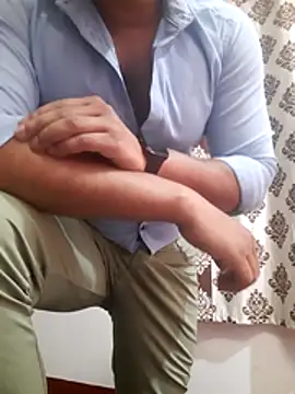 Snapshot of Guyinshortss chatting on July 9, 2026, 7:51 pm Guyinshortss online show from July 9, 2026, 7:51 pm