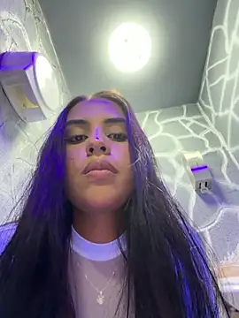 EmmaTorres  online show from February 3, 2026, 8:58 pm