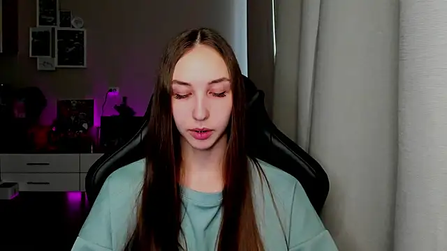 Sm0ly online show from April 17, 2026, 2:03 am