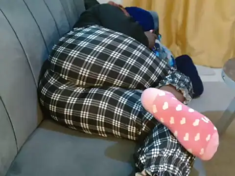 leslysexygirl online show from October 3, 2025, 5:59 am