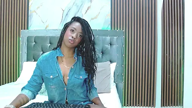 AshleyMontana online show from December 21, 2025, 2:46 pm