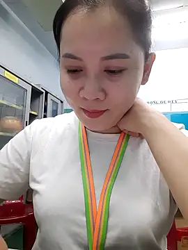 Snapshot of Benlla2802 chatting on December 17, 2024, 3:28 pm Benlla2802 online show from December 17, 2024, 3:28 pm