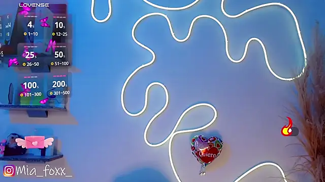 Mia foxx  online show from March 4, 2025, 12:07 am