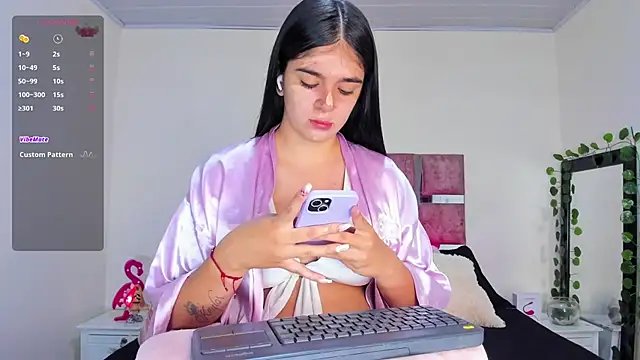 AmyWesley online show from February 18, 2025, 1:33 pm