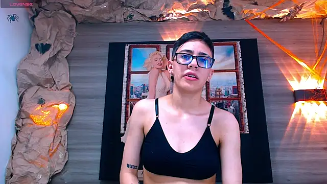 Snapshot of Cutie_Shy_ chatting on October 23, 2025, 7:01 pm Cutie Shy online show from October 23, 2025, 7:01 pm