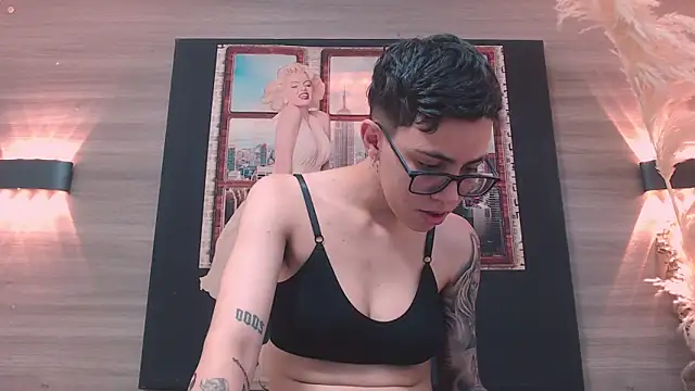 Snapshot of Cutie_Shy_ chatting on December 16, 2025, 6:46 pm Cutie Shy online show from December 16, 2025, 6:46 pm