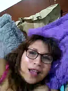 Snapshot of Kazsandraa chatting on February 4, 2025, 6:06 pm Kazsandraa online show from February 4, 2025, 6:06 pm