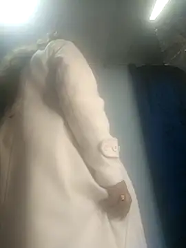 Kazsandraa online show from April 2, 2026, 4:10 am