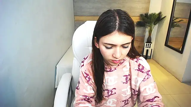 liseth fox online show from December 15, 2024, 1:43 pm