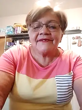 Madrastrahot69 online show from February 18, 2026, 8:49 pm