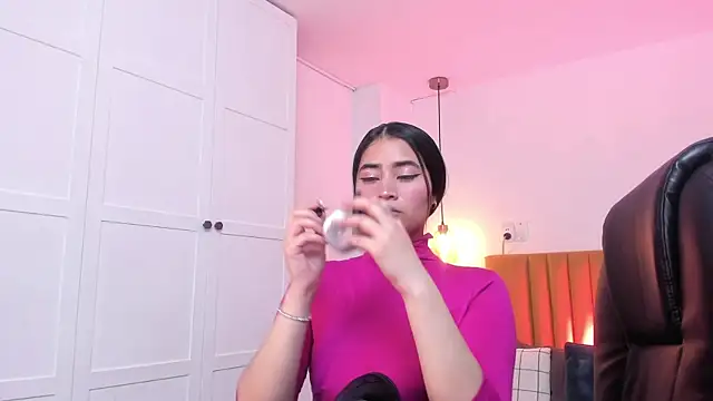 lara madisson online show from December 5, 2024, 10:56 pm