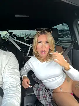 Snapshot of Lara_Bergmann chatting on December 3, 2024, 11:55 am Lara Bergmann online show from December 3, 2024, 11:55 am