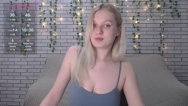 Snapshot of EmiliaDuchess chatting on February 27, 2025, 12:45 pm EmiliaDuchess online show from February 27, 2025, 12:45 pm