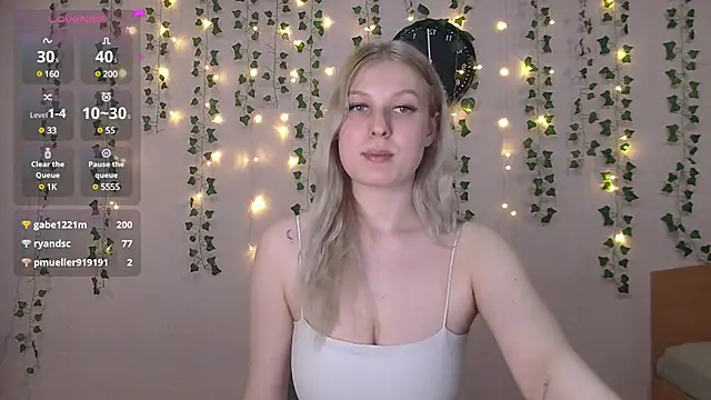 Snapshot of EmiliaDuchess chatting on March 6, 2025, 1:03 pm EmiliaDuchess online show from March 6, 2025, 1:03 pm