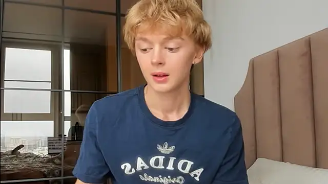 agelandreww online show from April 18, 2026, 11:25 am