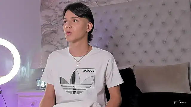 Kev jenner online show from November 15, 2025, 8:16 pm