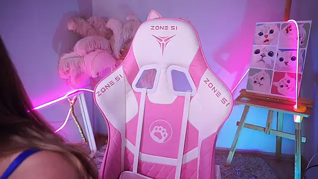 Snapshot of AnnLevine chatting on December 3, 2025, 2:04 pm AnnLevine online show from December 3, 2025, 2:04 pm