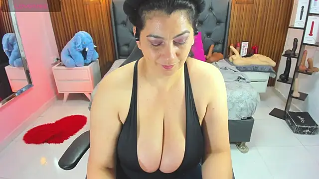 Snapshot of MEYLAGIA chatting on May 8, 2026, 3:12 am MEYLAGIA online show from May 8, 2026, 3:12 am