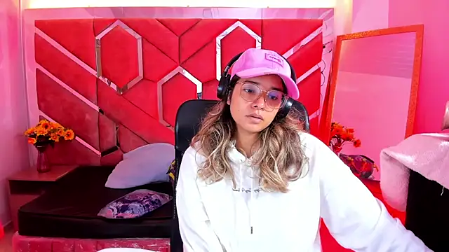 Snapshot of Olivia_Fox69 chatting on May 28, 2026, 3:48 am Olivia Fox69 online show from May 28, 2026, 3:48 am